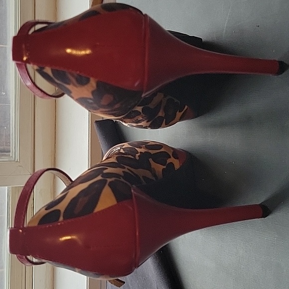 Jessica Simpson Brown and Black Animal Print Heels - Picture 2 of 7